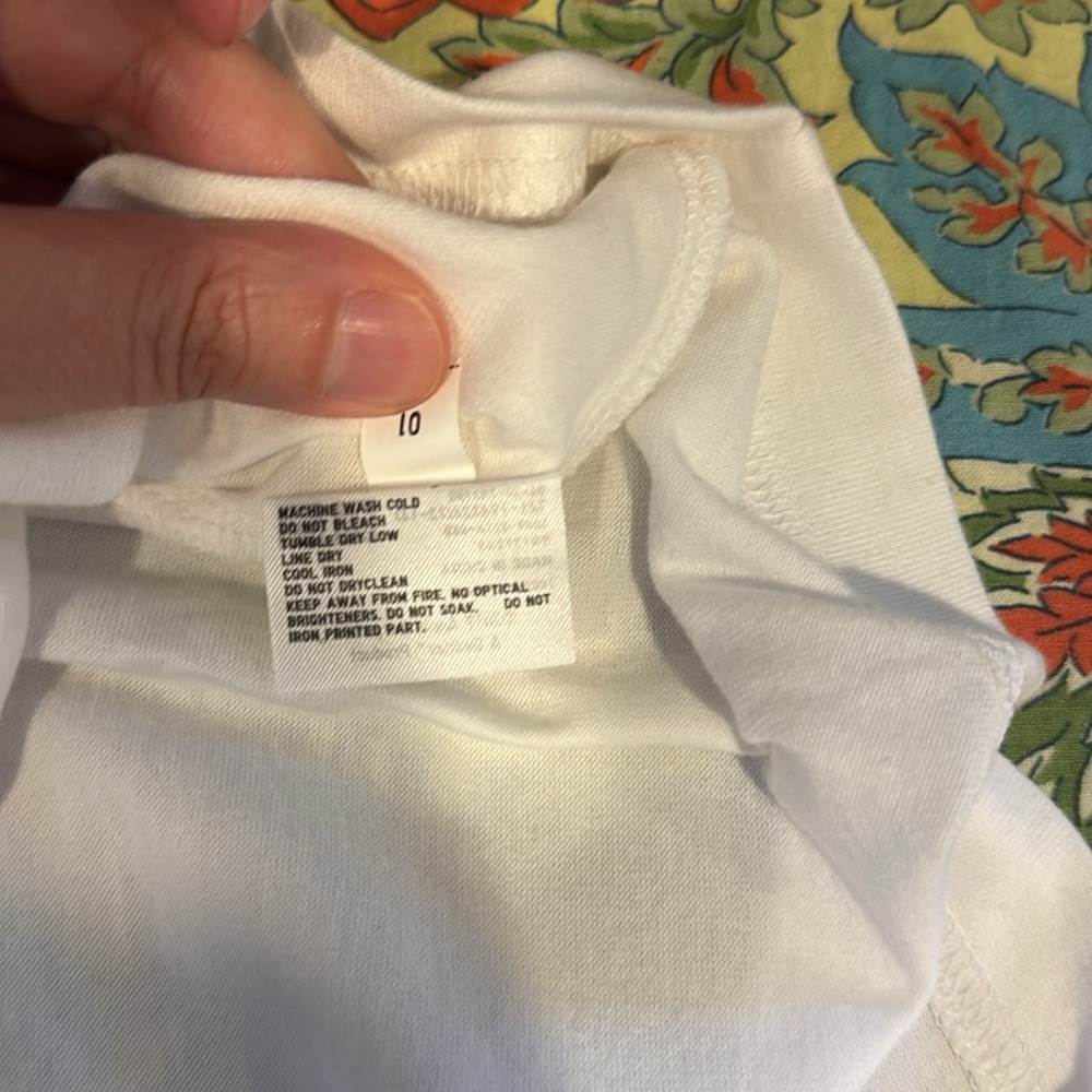 🆕 Uniqlo Beatles/ Capitol Records Graphic Tee NWT - Picture 8 of 11